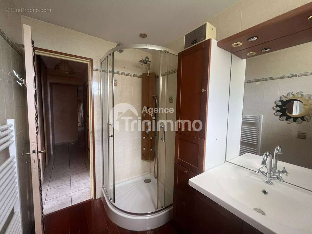 Appartement à SAINT-LAURENT-DU-VAR