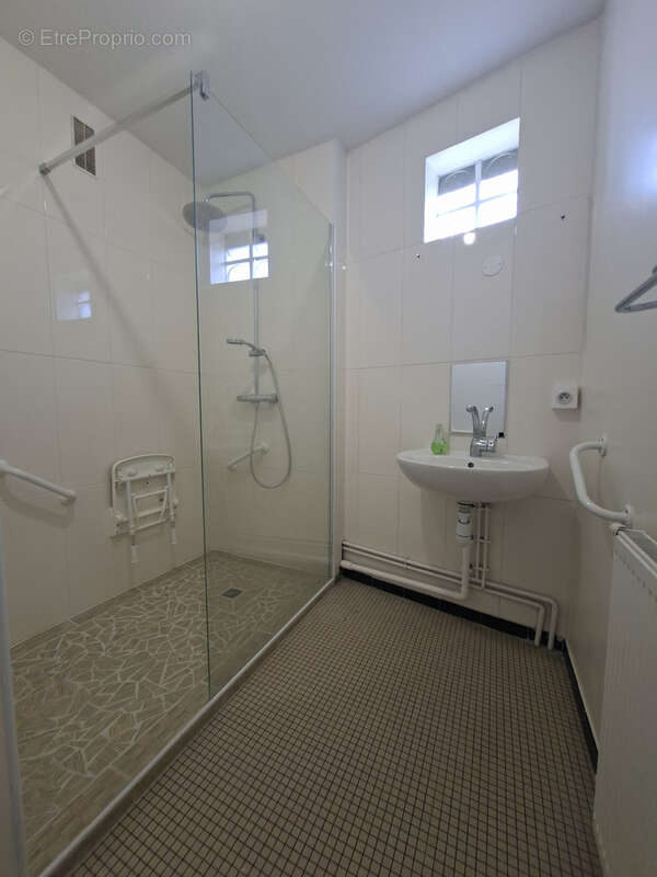 Appartement T3 au quatrième étage avec ascenseur, avec Vue Dégagée sur les Pyrénées et parking privatif. - photo 5