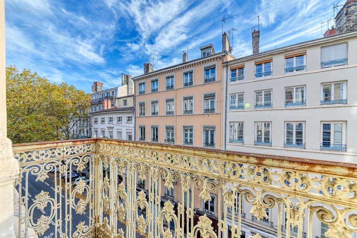   - Appartement à LYON-6E