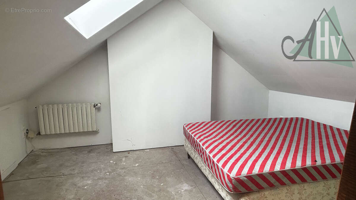 Maison 2 chambres avec dépendances - photo 9