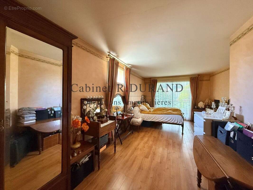 Appartement à LA GARENNE-COLOMBES