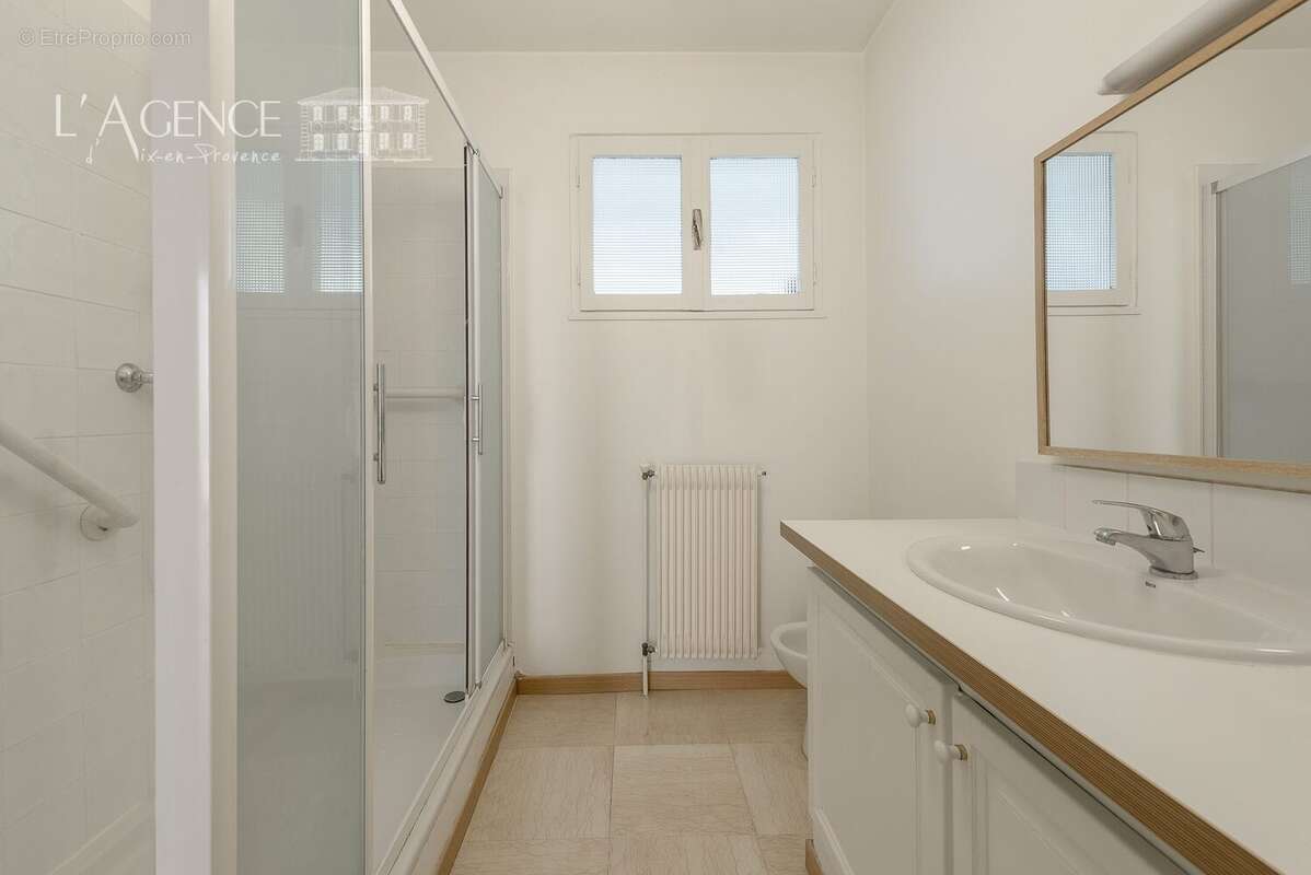 Appartement T3/4 beaux volumes Aix en Provence - Appartement à AIX-EN-PROVENCE