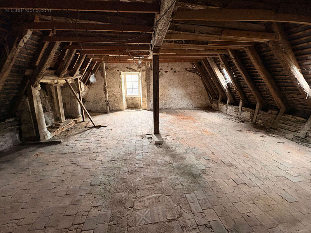 Appartement à LES PONTS-DE-CE