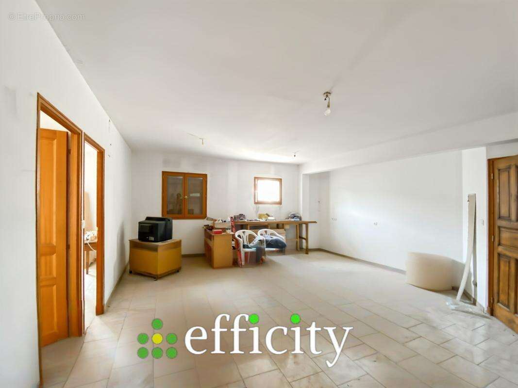 Appartement 350 m² à Ales  - photo 4