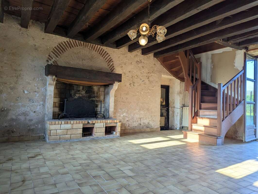 Appartement à COULONGES