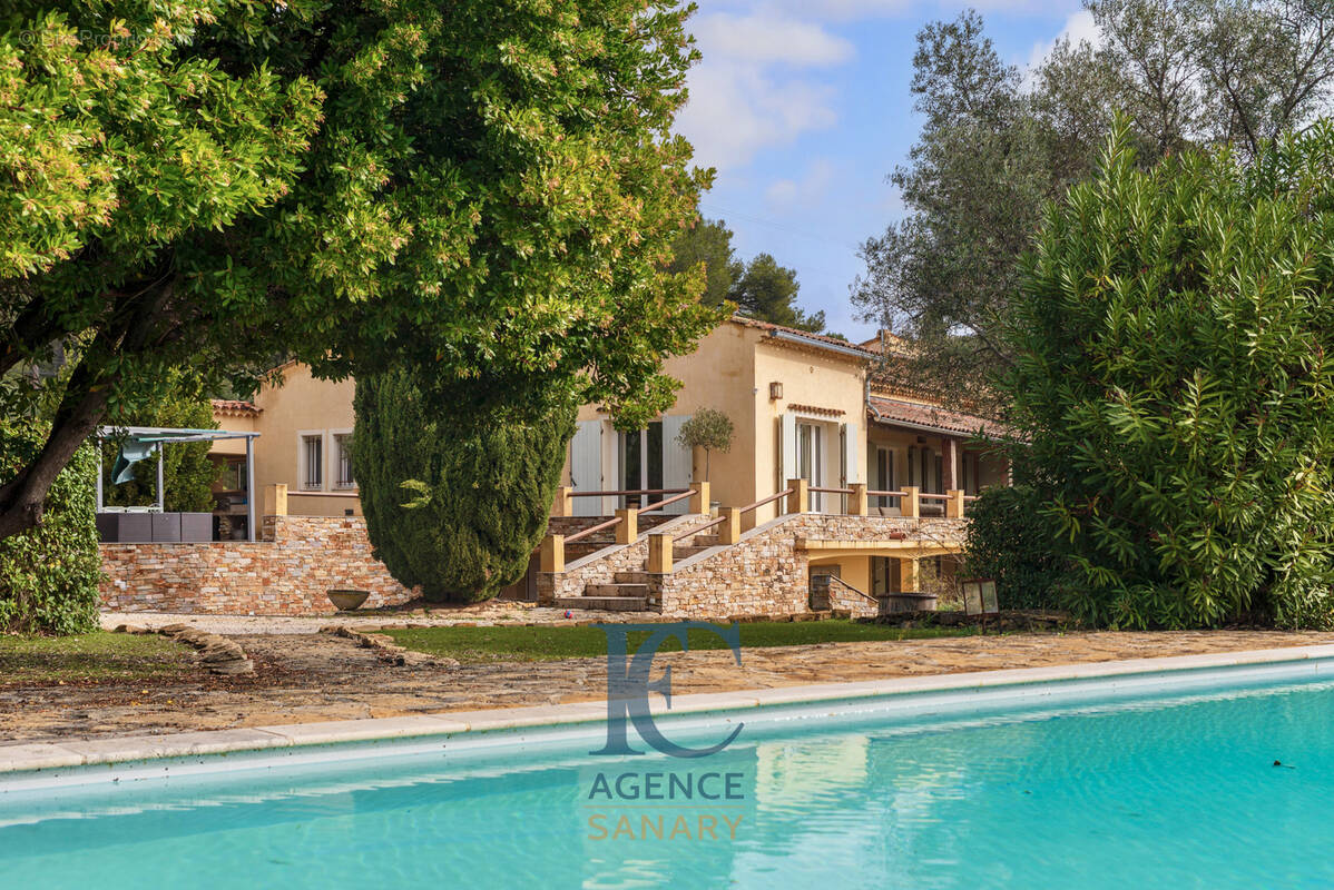 Maison à LE CASTELLET