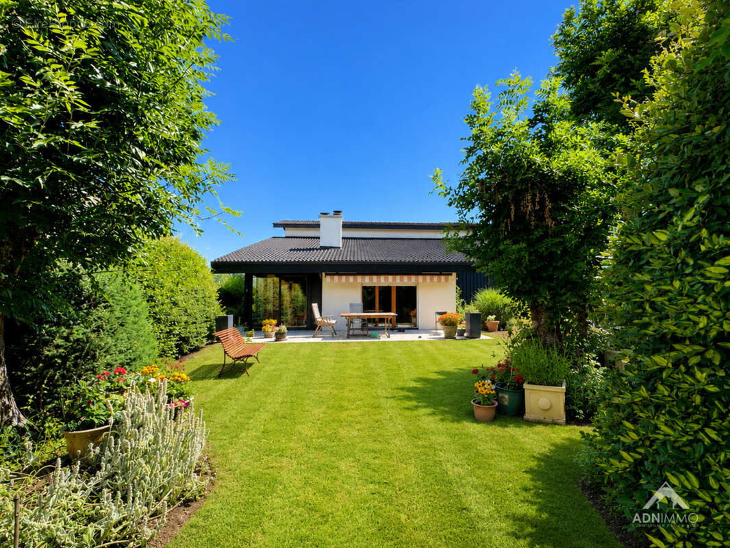 Maison à CHALLEX
