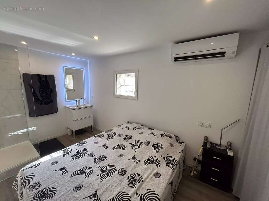 Commerce à VALLAURIS