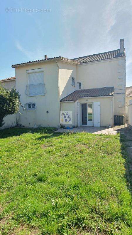 Soyaux, maison ancienne 3 ch, jardin - photo 2