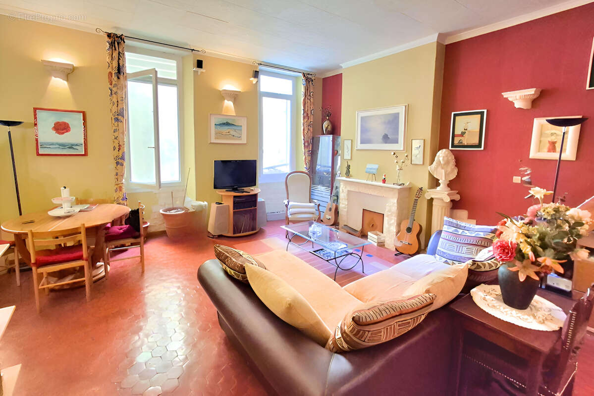 Appartement à MARSEILLE-2E