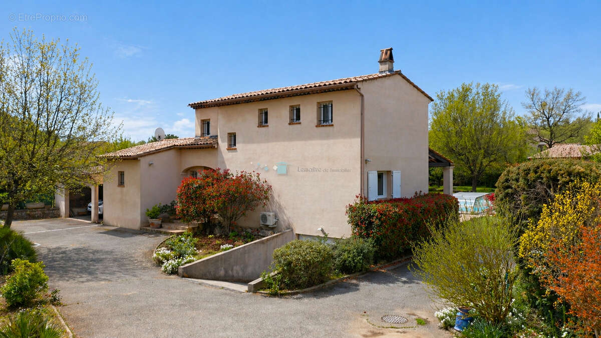 VILLA 130 m² et sous sol total sur 1575 m² de terrain avec piscine - photo 2