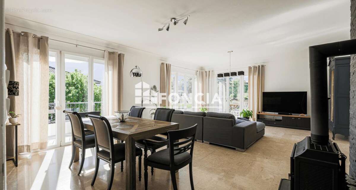  EXCLUSIVITÉ FONCIA – RARE À LA VENTE À ÉCHIROLLES ! Investisseurs, familles : découvrez une propriété aux multiples possibilité - photo 7