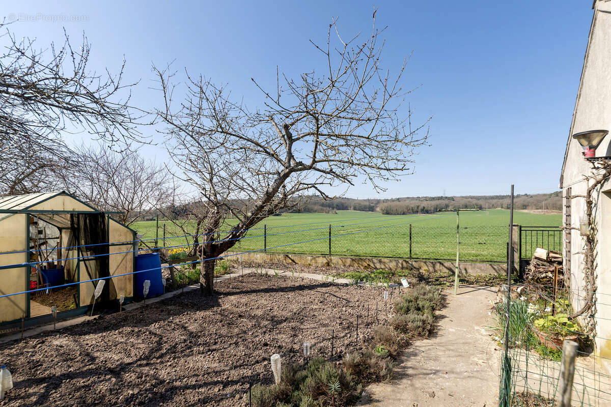 Maison à D&#039;HUISON-LONGUEVILLE