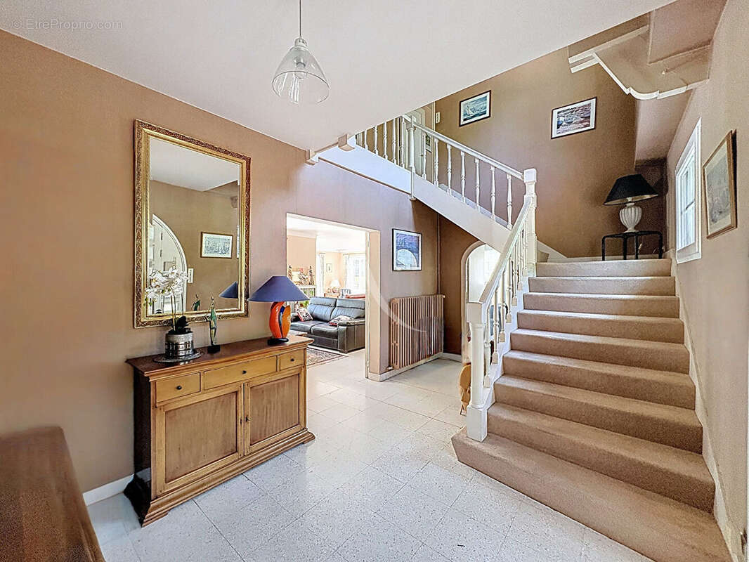 Carquefou Est, Propriété de charme 230 m²  au sol. - photo 3