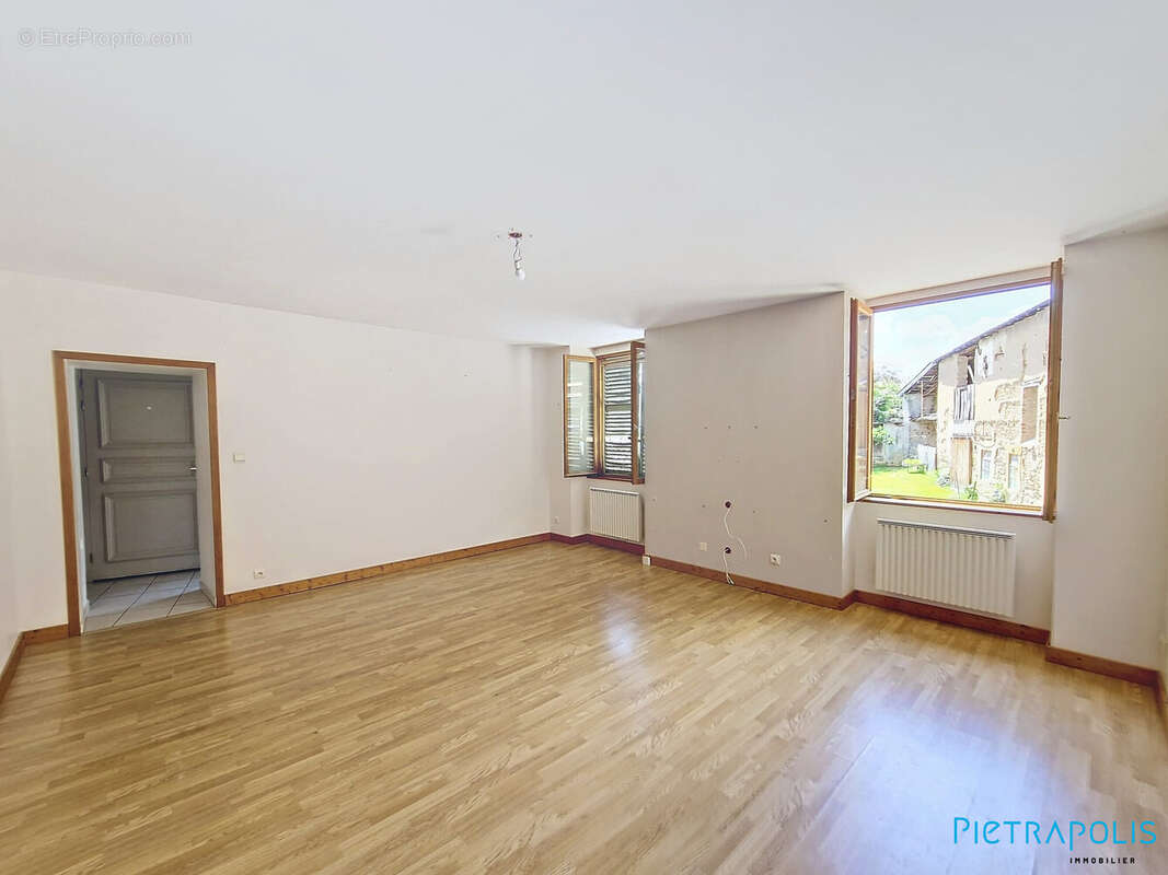 Appartement à PONTCHARRA-SUR-TURDINE