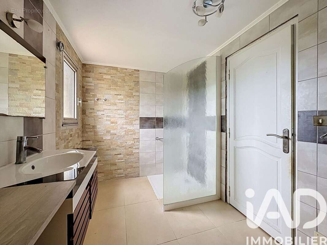 Maison 154 m² à Cazeres  - photo 8