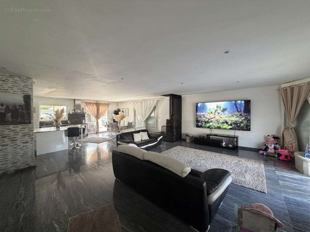 Maison à AMBARES-ET-LAGRAVE