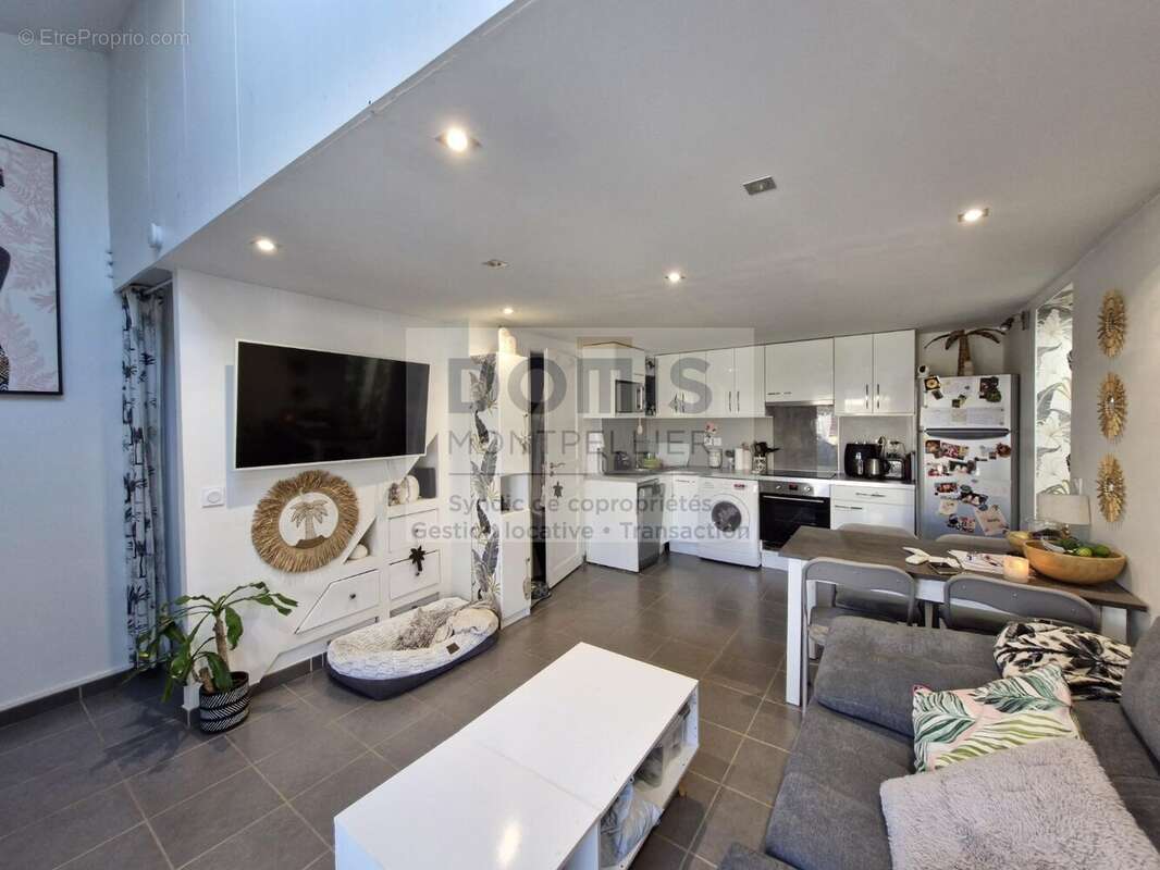 Maison à VIC-LA-GARDIOLE