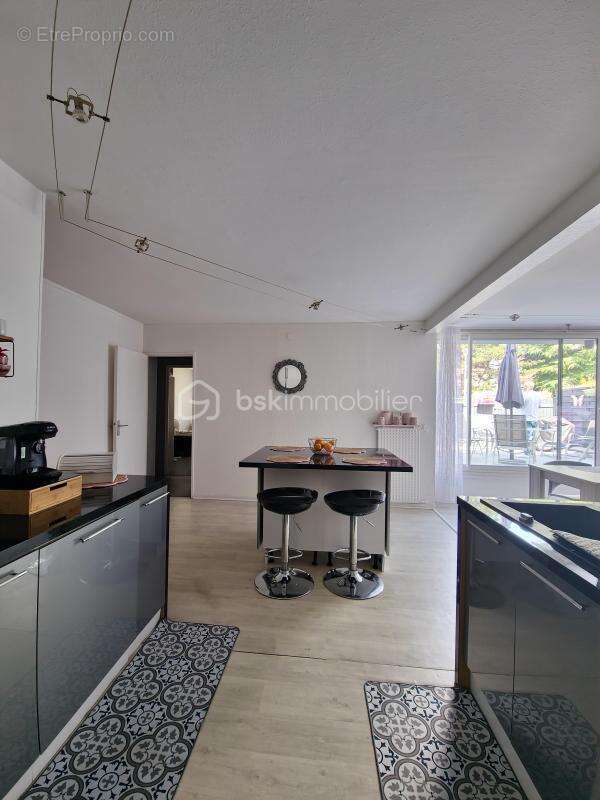 Appartement en rc de 124m² utile avec terrasse de 34m² -vue degagee- 5p lumineux et en parfait etat - photo 9