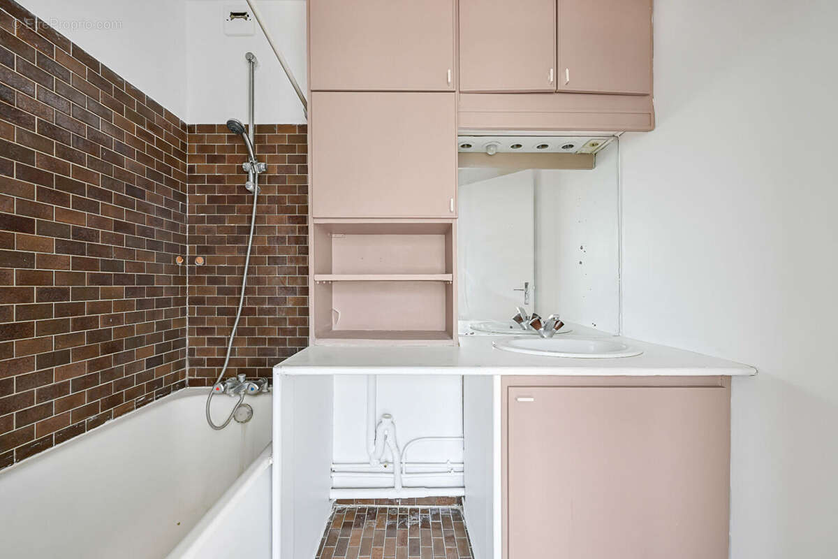 Appartement à PARIS-14E