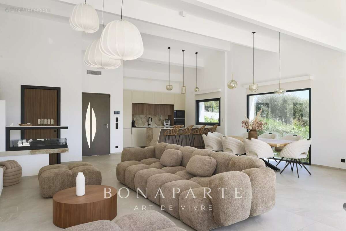 LES ISSAMBRES : Villa contemporaine d’exception – 257 m² habitables – Vue mer panoramique - photo 8