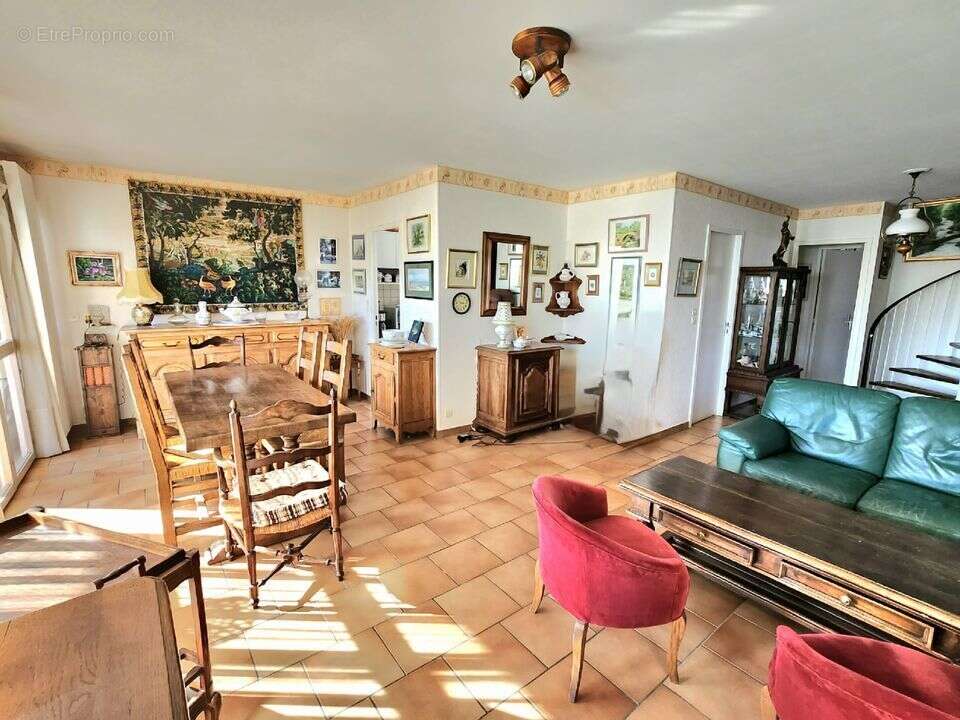 T5 DUPLEX /TERRASSE / COEUR DE PLAN DE CUQUES