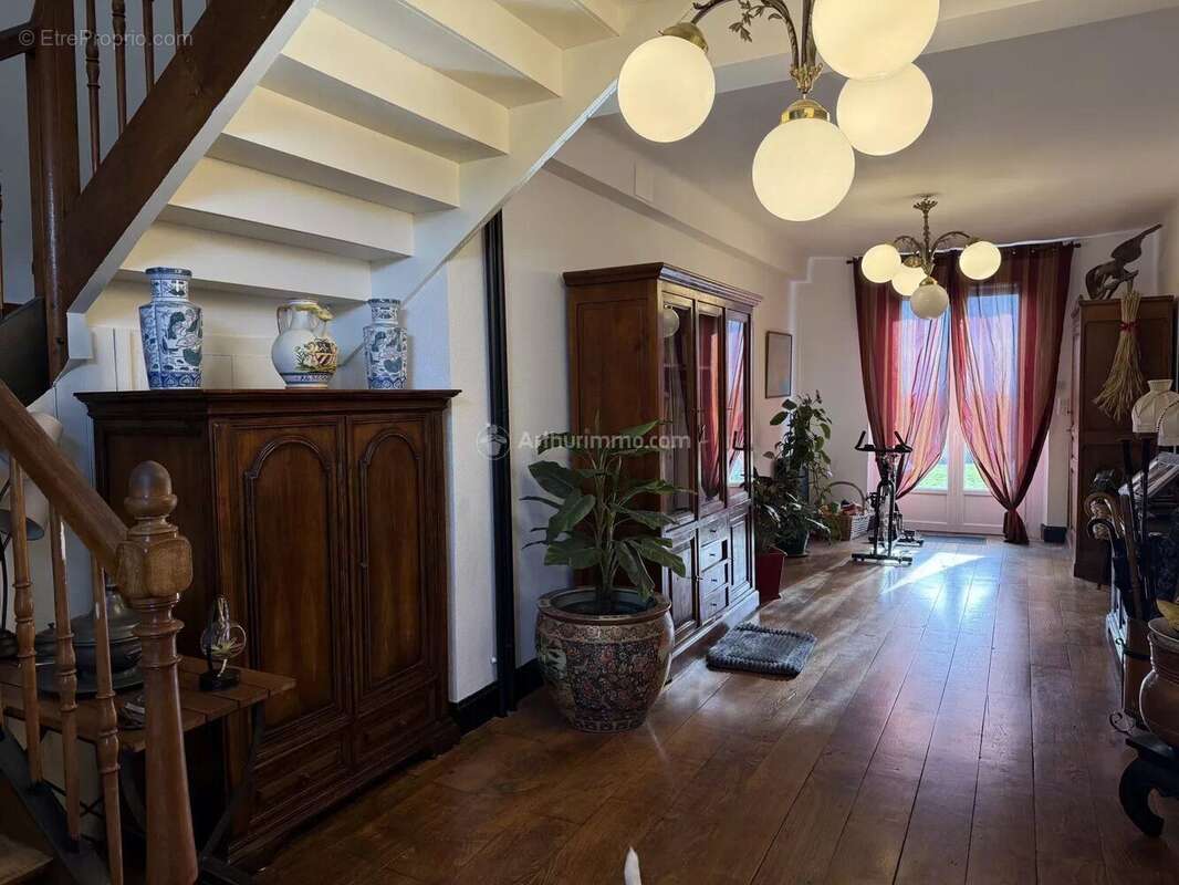 Maison à MIRANDOL-BOURGNOUNAC