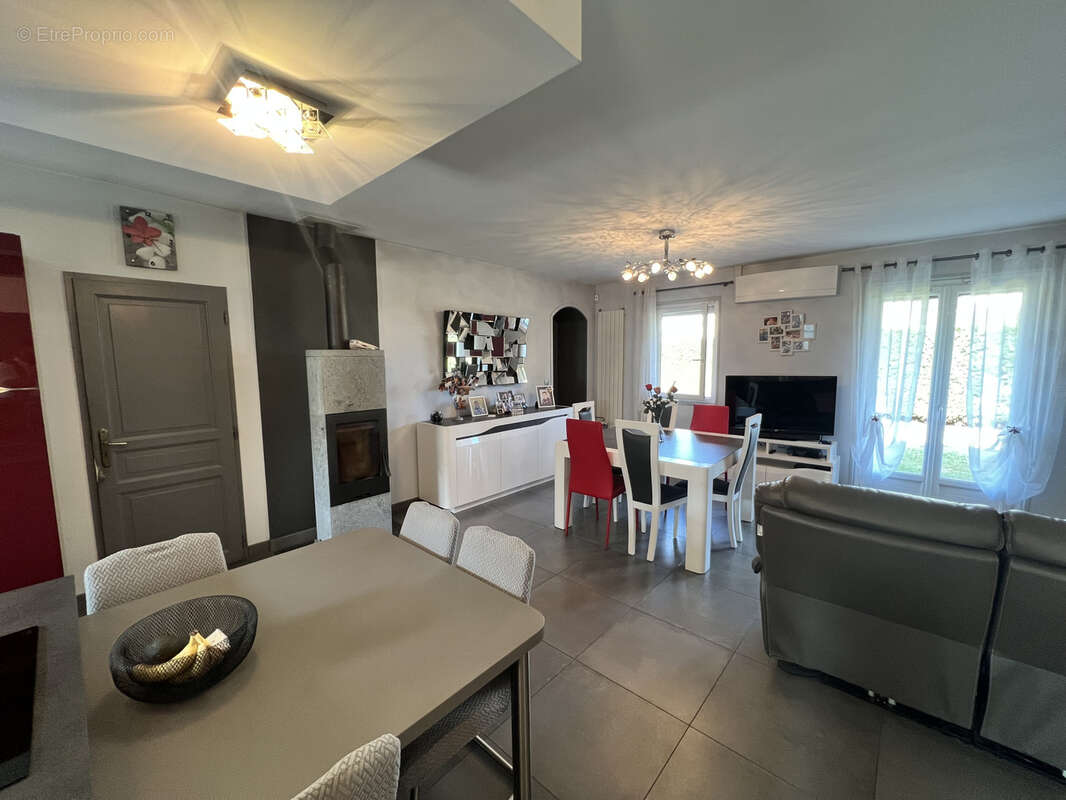 Maison à VETRAZ-MONTHOUX