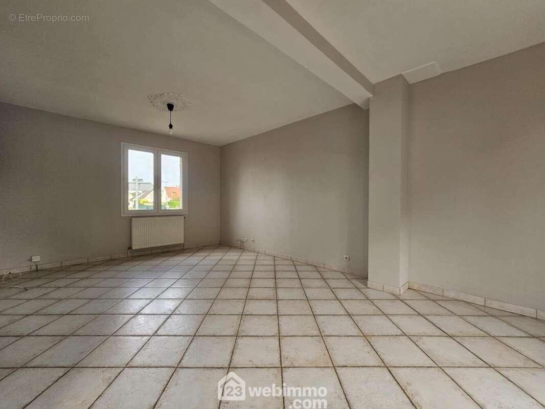 Profitez d?un bel espace salon chaleureux et convivial - Maison à PONTAVERT