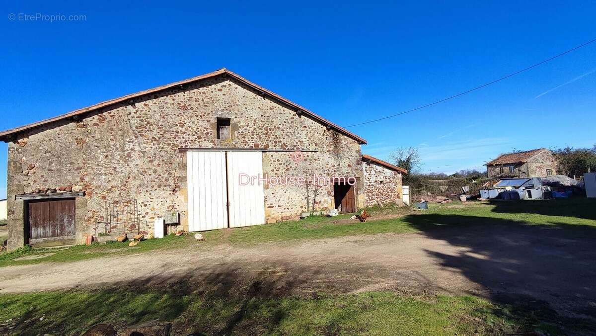 Maison à AVAILLES-LIMOUZINE