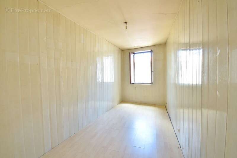 *** exclusivite *** maison de ville avec petit garage et cave - a renover *** billom 63160 *** - photo 7