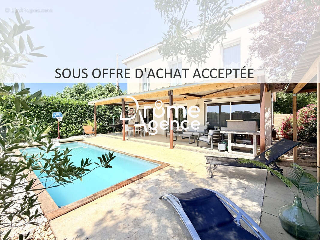 Maison à MONTELEGER