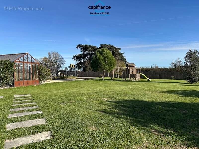 Propriete à vendre 7 pièces VILLENEUVE SUR LOT (47) de 229m2 habitables sur un terrain clos de 5965m2 - photo 5