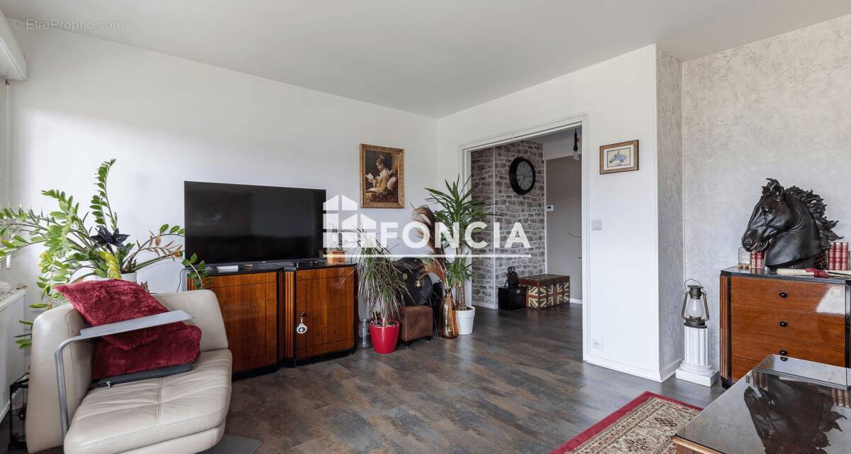 Appartement à SAINT-ETIENNE-DU-ROUVRAY