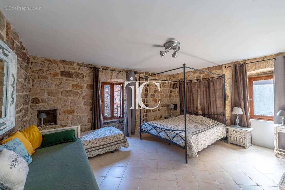 Maison à LABLACHERE