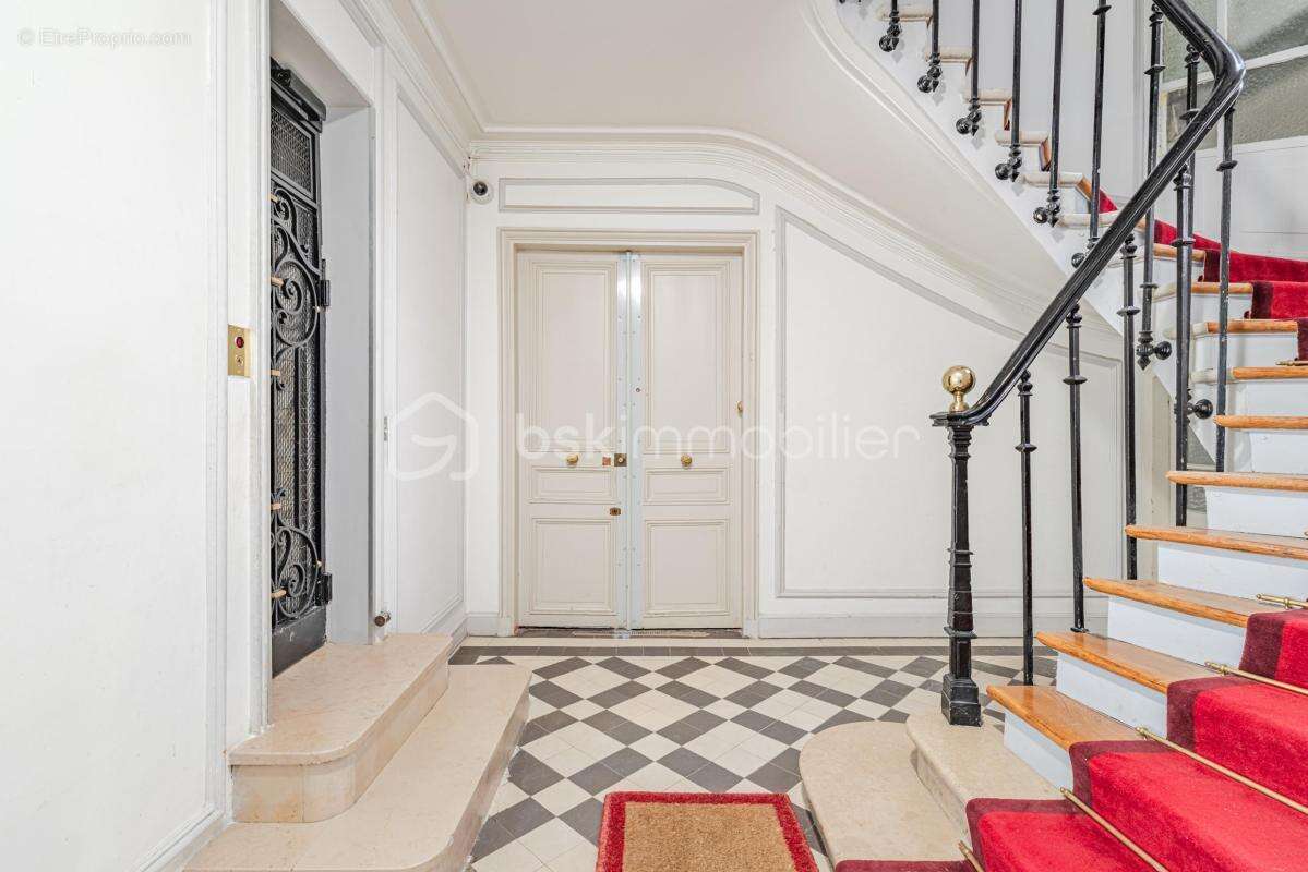 Appartement à PARIS-16E