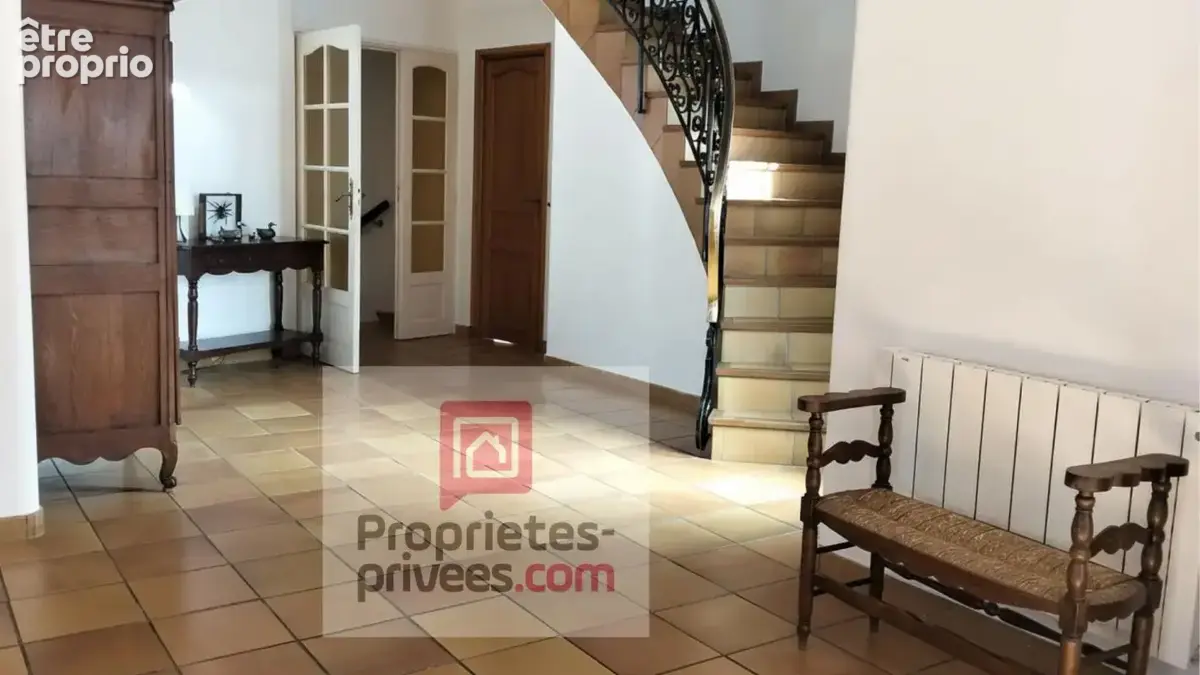 Cosnac. Spacieuse maison familiale de 230 M2 avec piscine et sous sol semi-entéré - photo 7