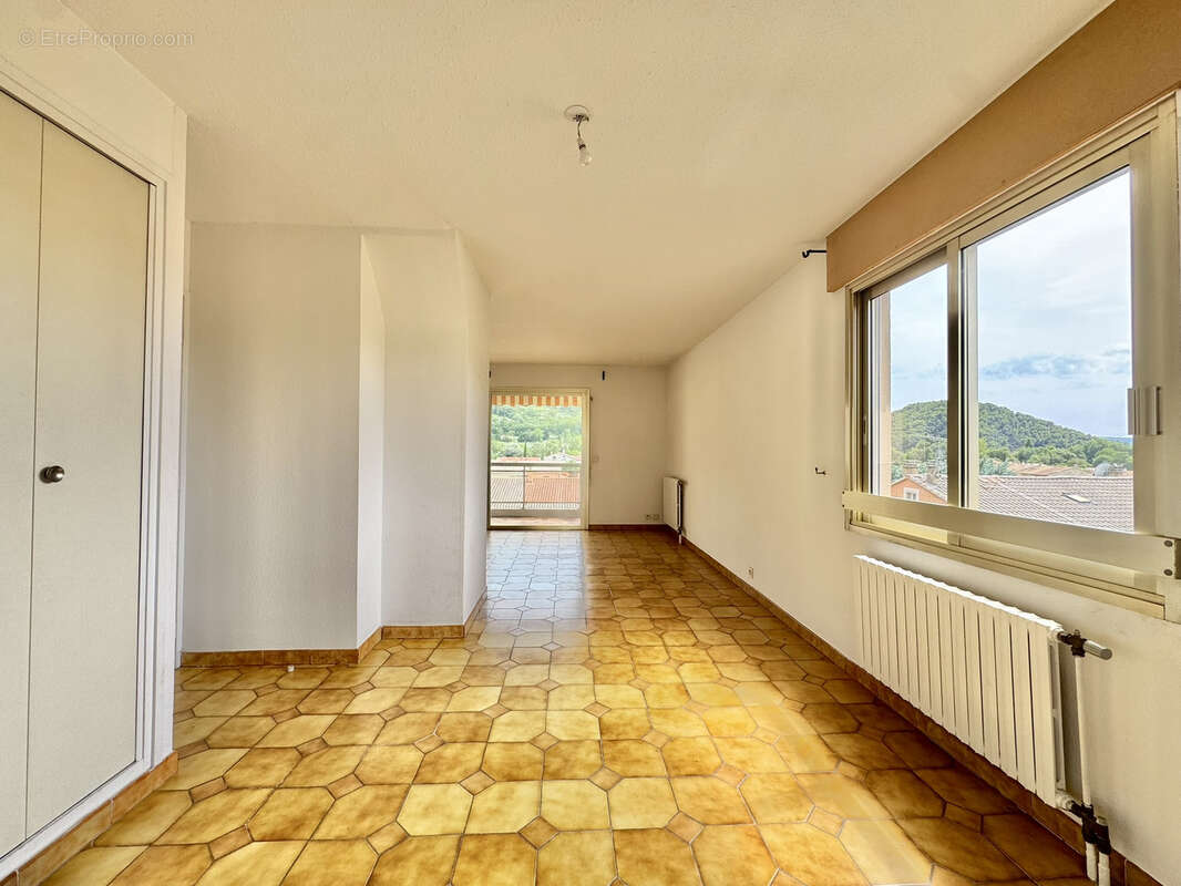 Nyons - appt t3 / terrasse / ascenseur / garage / cave - photo 7