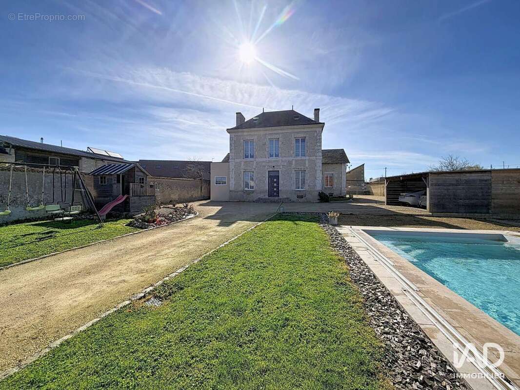 Maison 210 m² à Champigny-Le-Sec  - photo 2