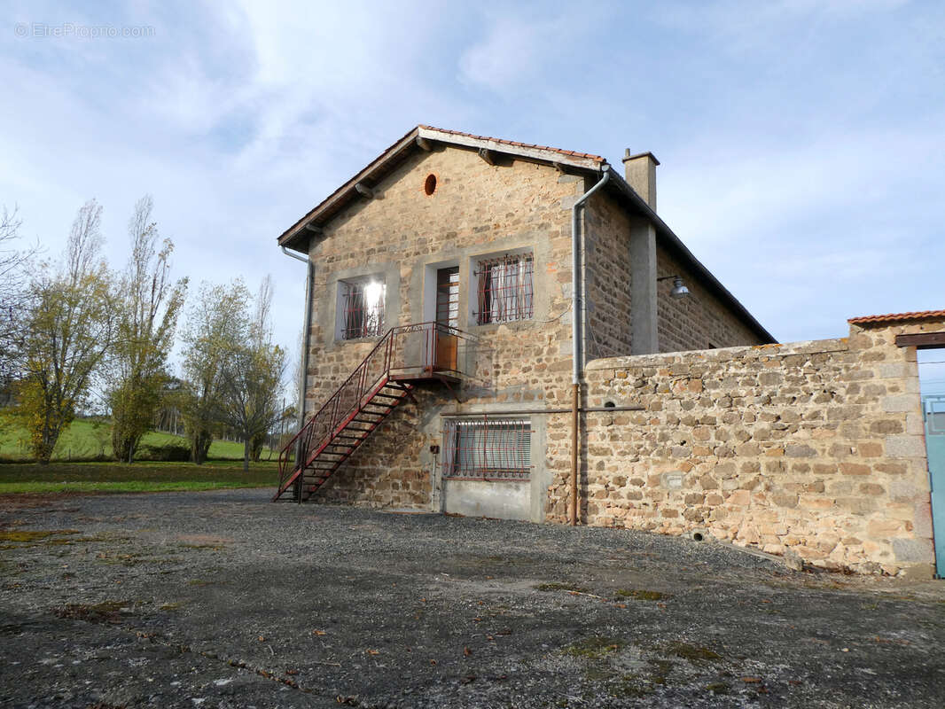 Maison à SAINT-LAURENT-DE-CHAMOUSSET