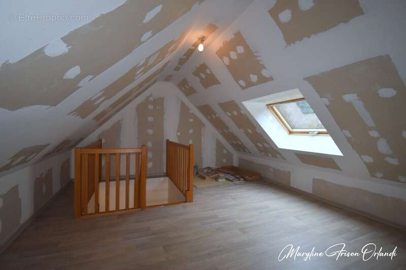 Maison à SAINT-THIBAUD-DE-COUZ