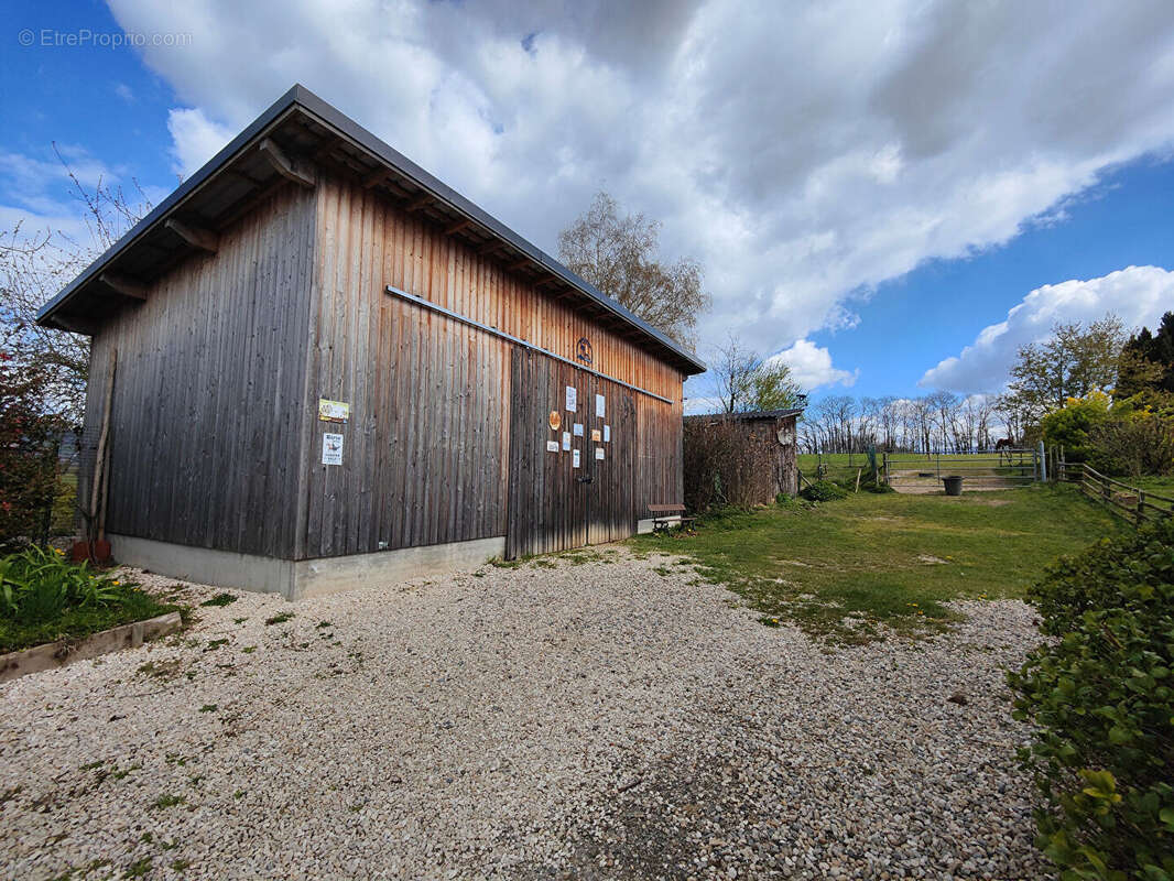 Maison à SAINT-GENIX-SUR-GUIERS