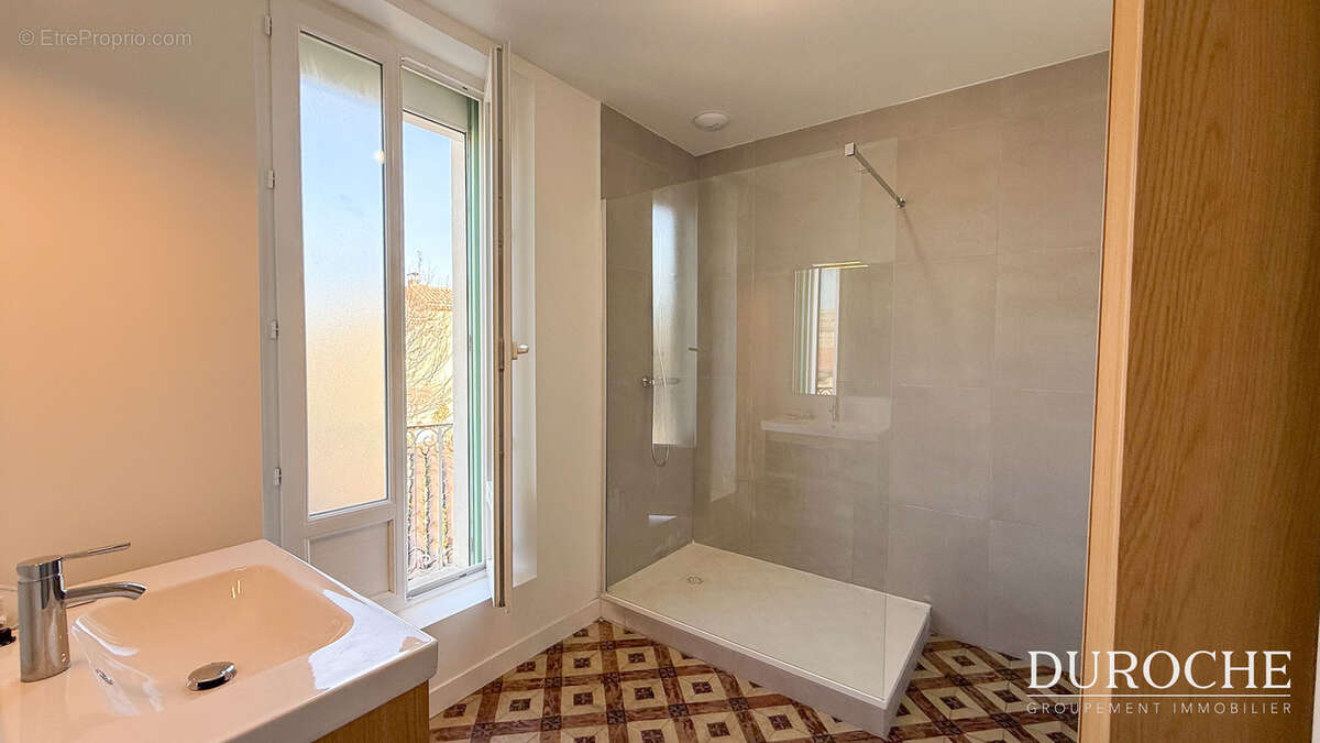 Maison à CAMARET-SUR-AIGUES