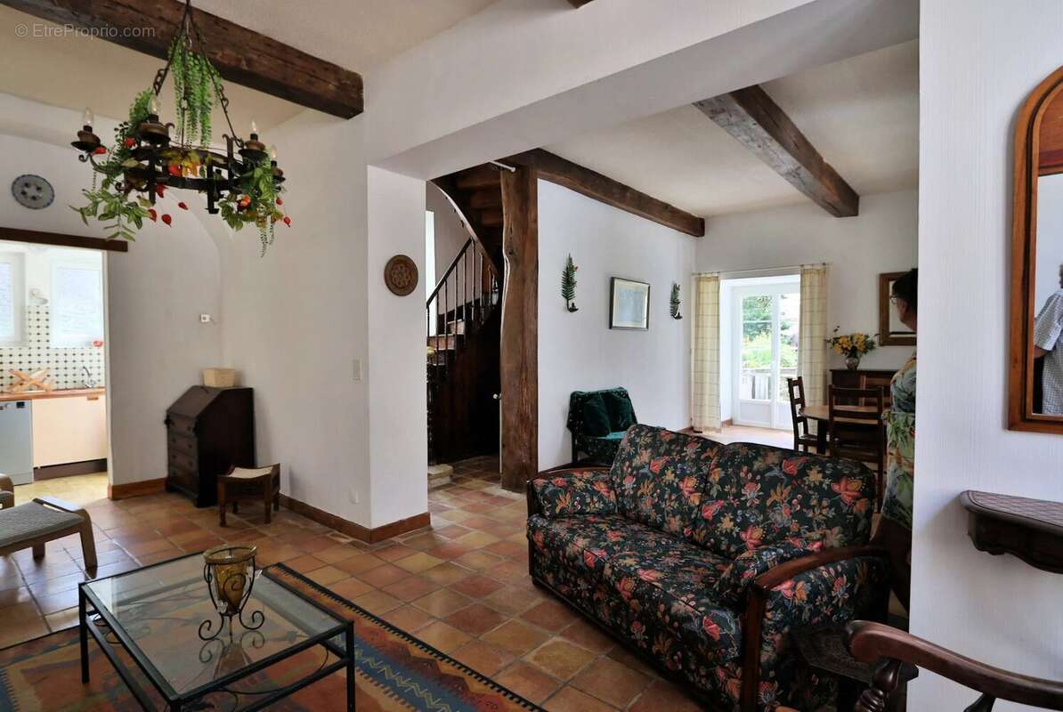 Maison 110 m² à Castelnau-Riviere-Basse  - photo 4