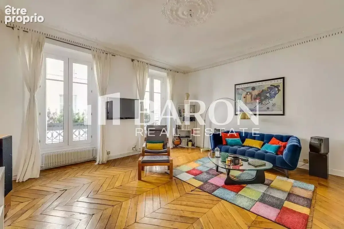 PARIS IXe - 130 m² - 5 pièces - 3 chambres - photo 2