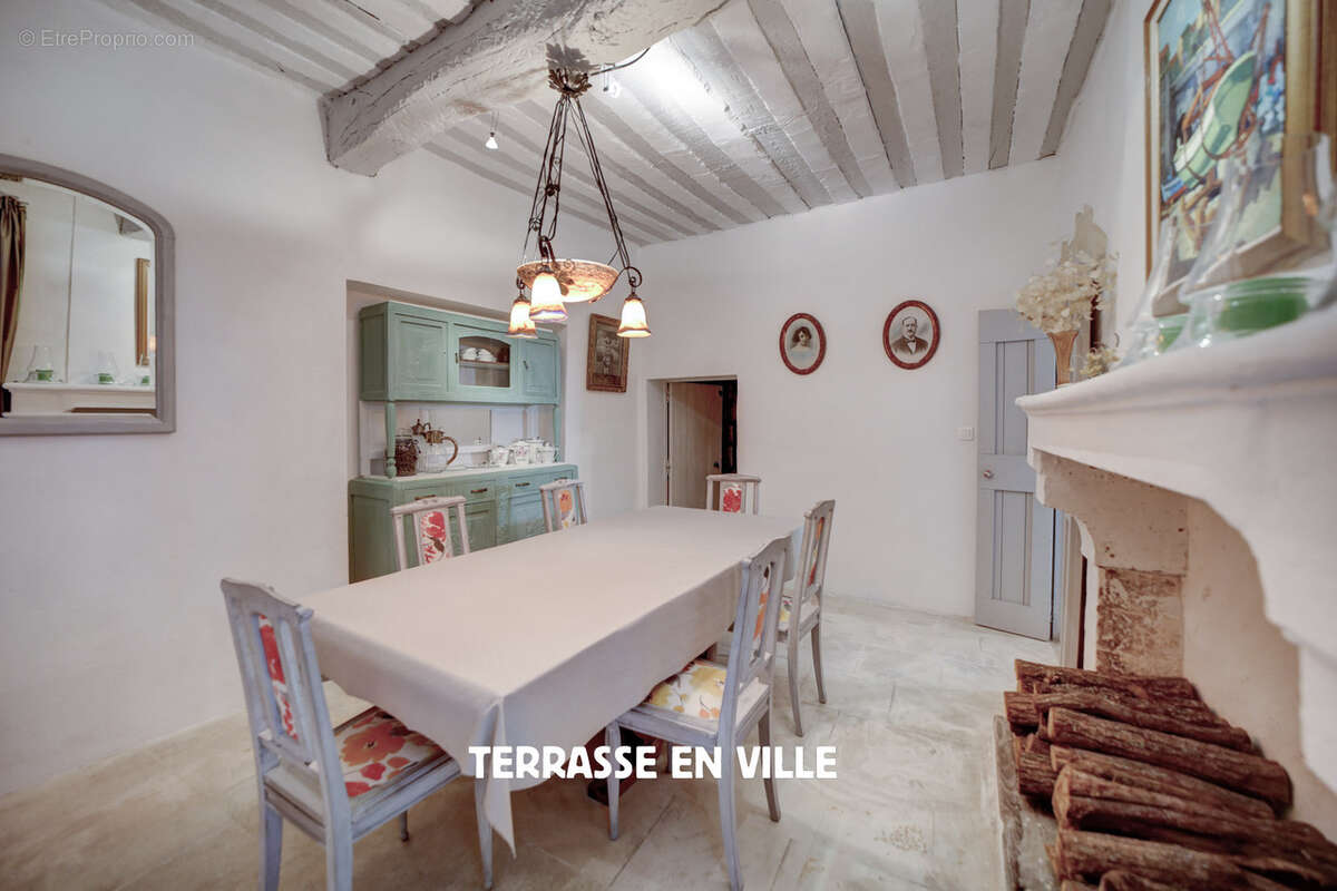 Maison à OPPEDE