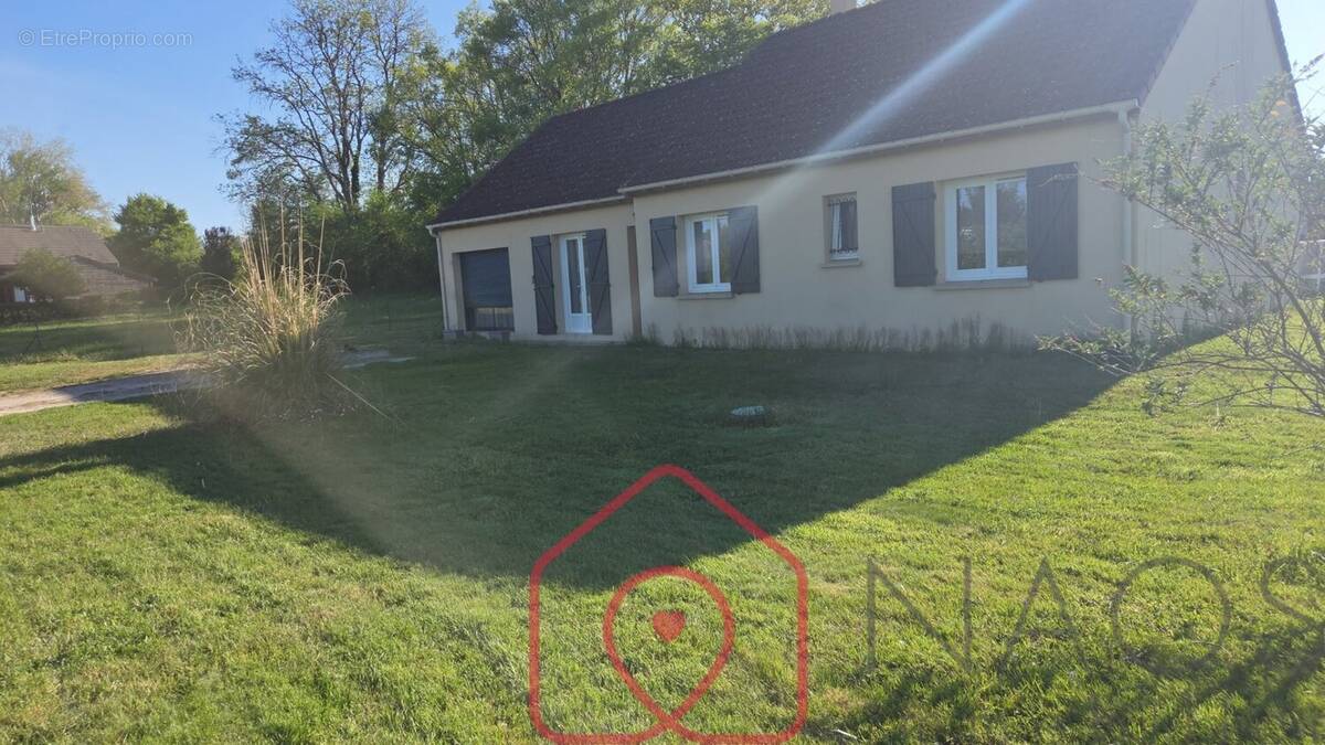 Maison à LA CHAPELLE-D'ANGILLON