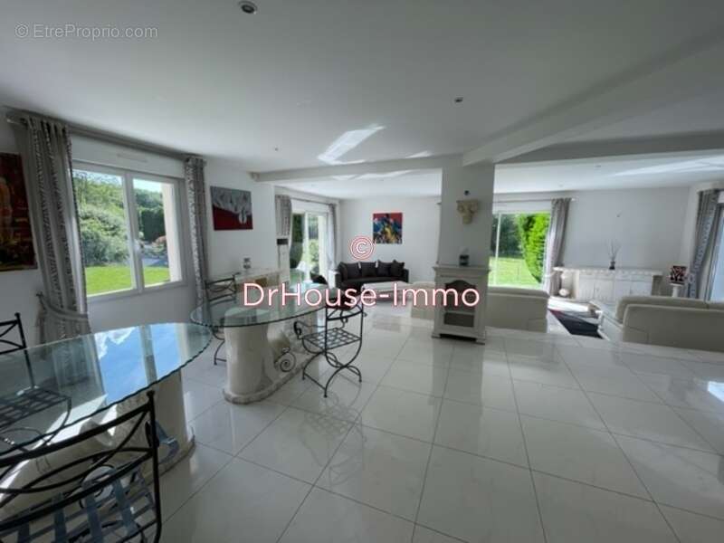 Maison à SAINT-PIERRE-LES-NEMOURS