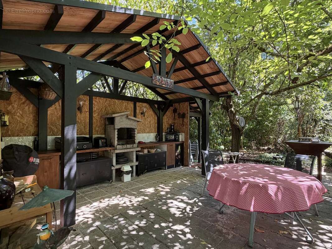 Maison de caractère avec gite indépendant, piscine et jardins, à quelques pas de Saint-Cyprien - photo 8