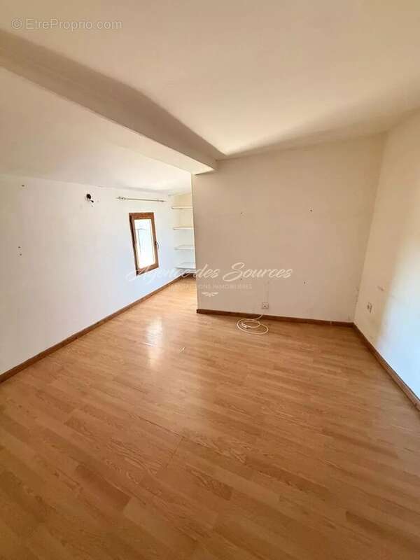 Appartement à VARAGES
